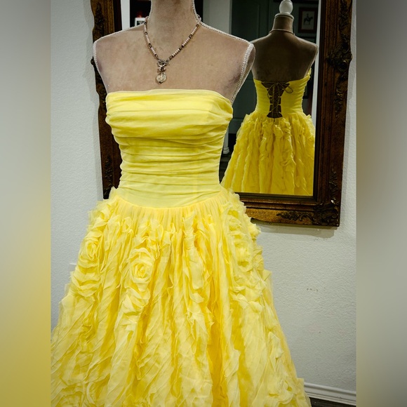 Macy’s TLC Say Yes Yellow Strapless Ball Gown Prom Pageant Dress Sz 9-10 - Picture 4 of 8